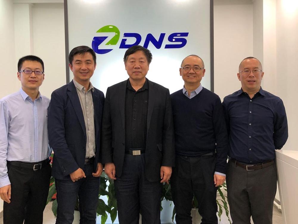 1中国保密协会副会长纪清阳参观指导域名国家工程中心.jpg
